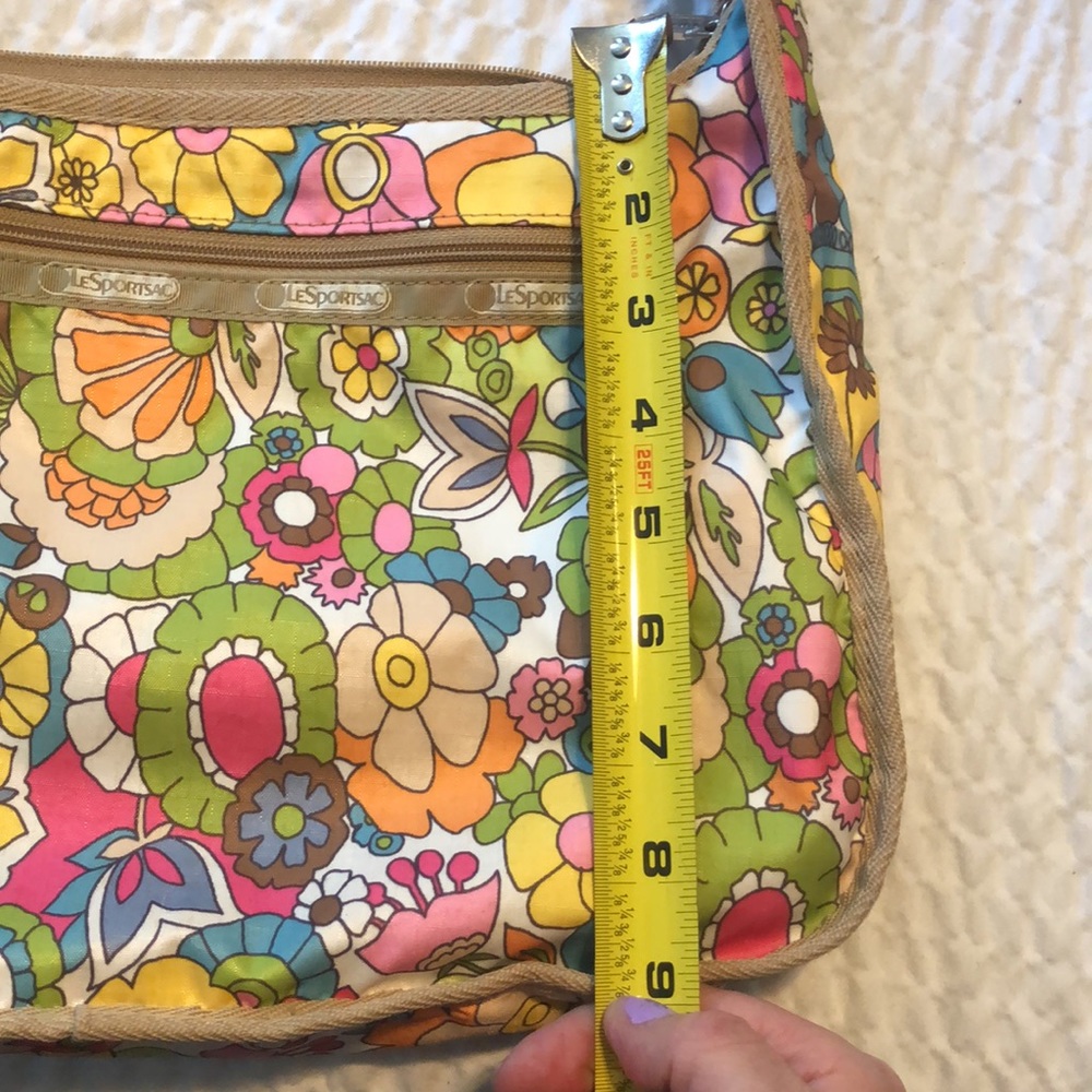 Groovy LeSpprtSac - Picture 3 of 3